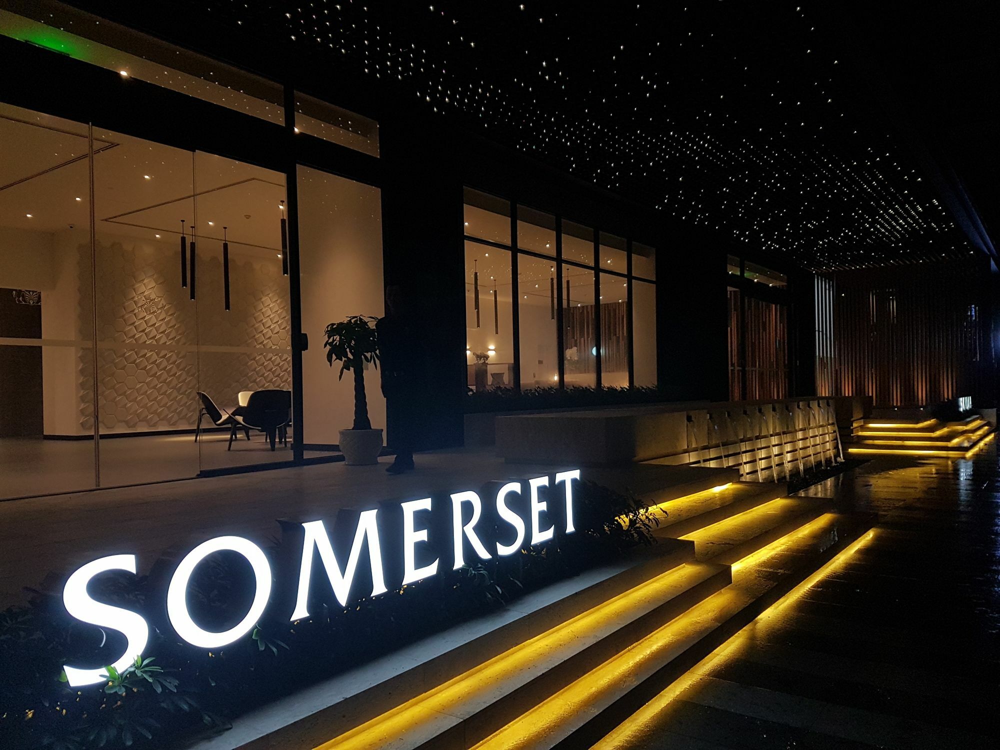 Somerset Norodom Phnom Penh Exterior photo